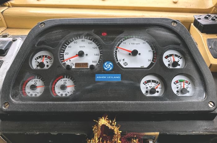 Mercedes G Wagen vs Airavat: Battle Stations 